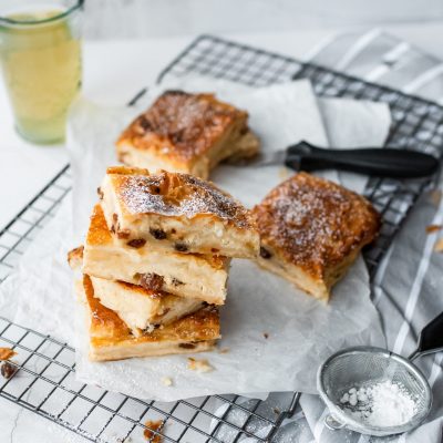 Foi fine de placinta cu branza dulce si stafide